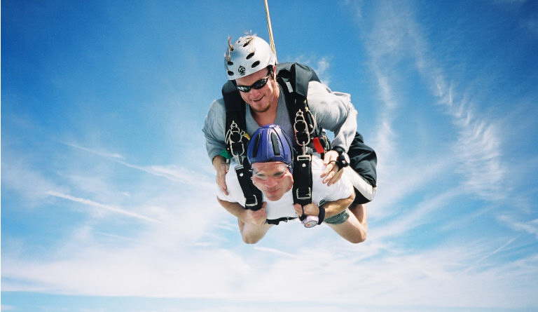 skydive_L.jpg 55.3K