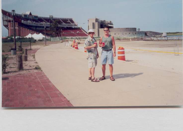 buffett_jones_beach.jpg 25.6K